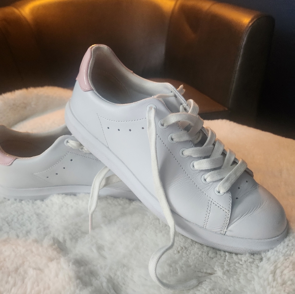 Tory BurchWhite and Pink Tennis Shoes